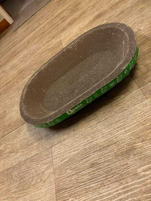 B- Scratcher Kitty Oval Scratcher, Cat Scratcher Cardboard Bed Lounge Couch for Indoor Cats Oval, Kitty Cat Scratching Pad Recycle Corrugate Scratcher Long Lasting Furniture