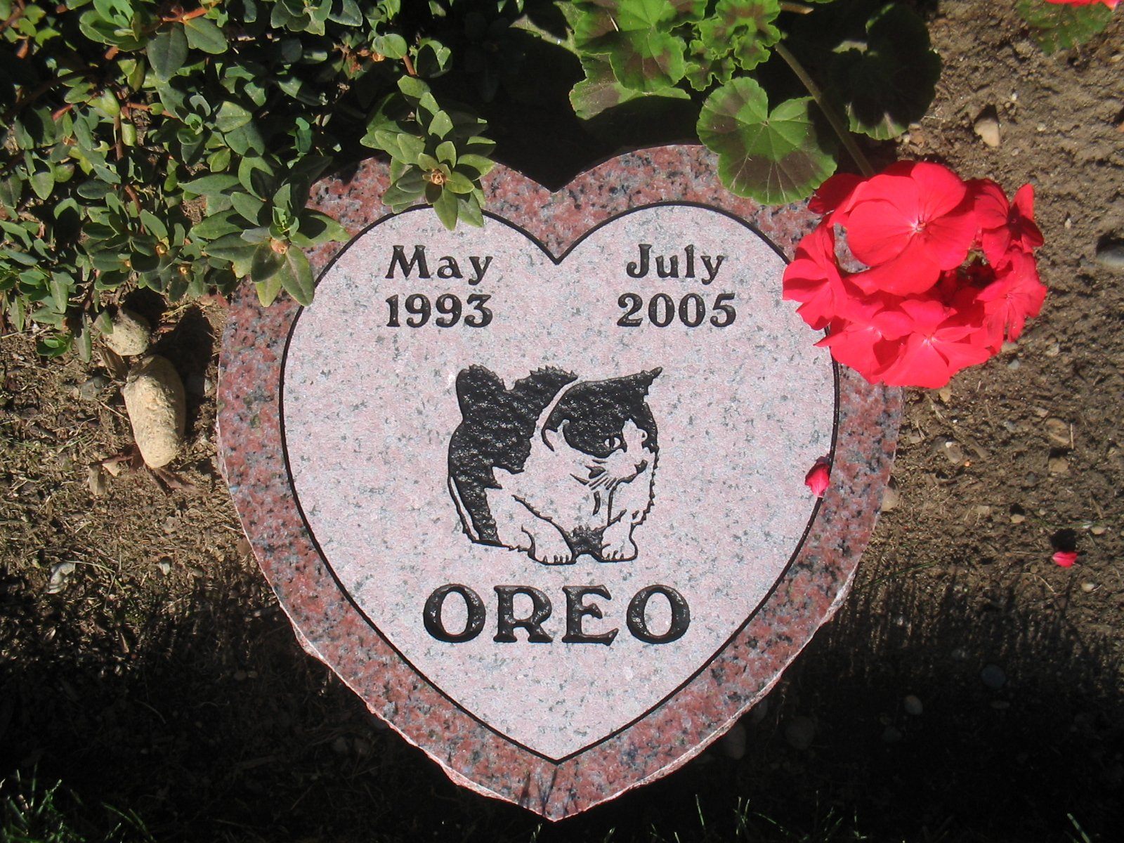 Quiring Monuments Heart Grass Marker